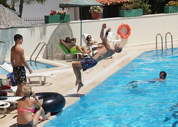 Ξενοδοχείο με διαμερίσματα Batihan Apart 3*